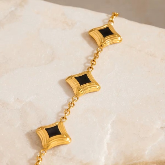 18K Gold Plated Bracelet - Picture 5 of 7